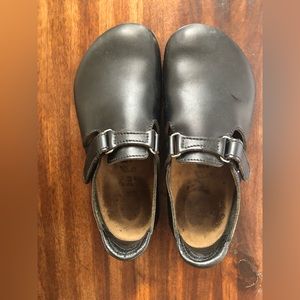 Black Birkenstock London Clogs. 38.